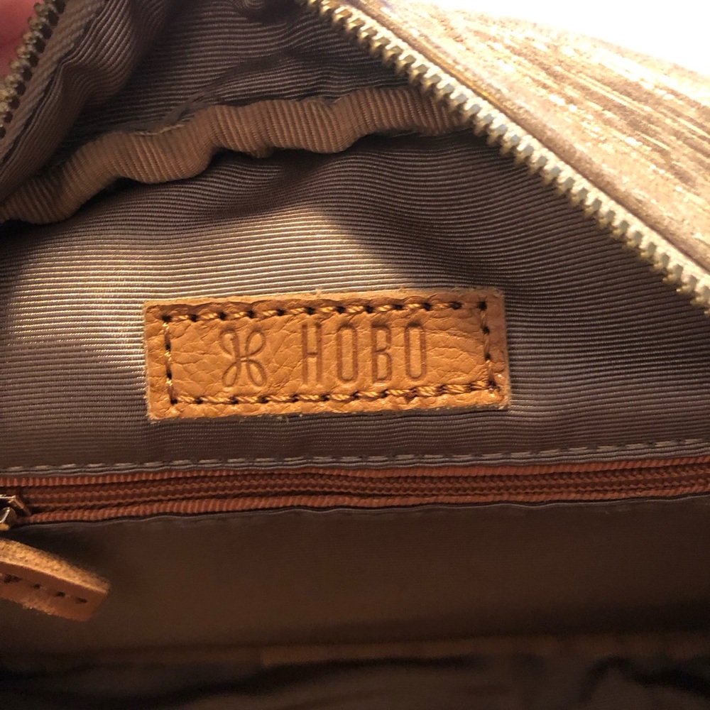 Hobo International gold metallic leather crossbody purse - Picture 5 of 12
